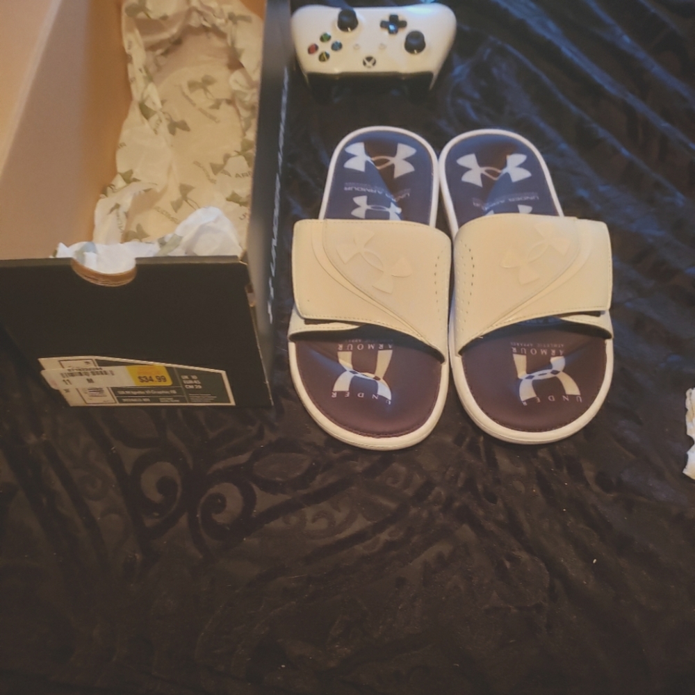 Mens under armour size 11 Brand New IgniteVI Graphic FB